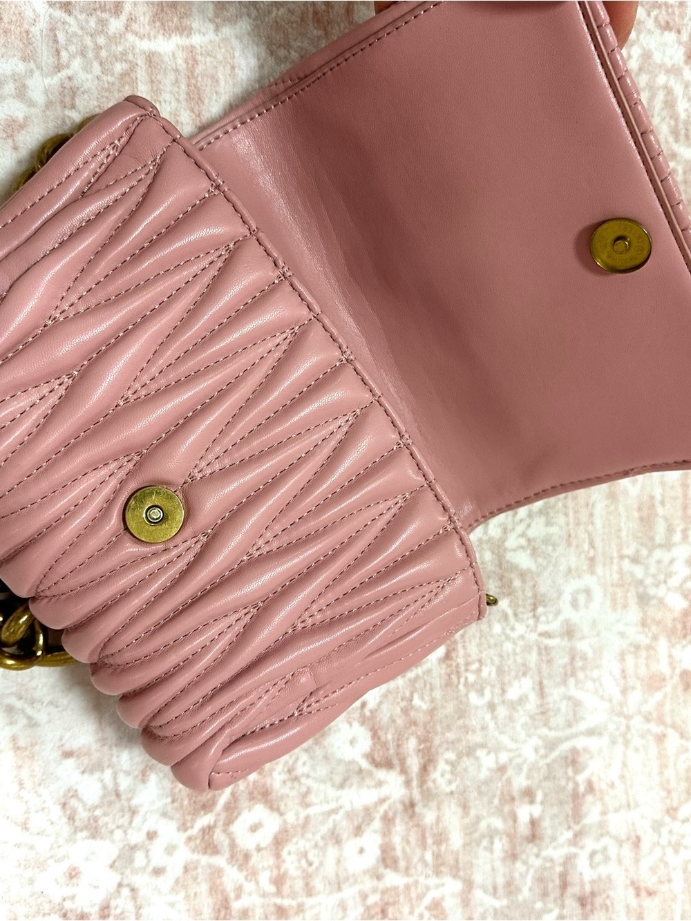 Quilted Leather ⚜️ Pink Golden Chain Bag - Picture 8 of 12